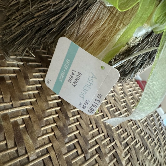 Ashland Easter bunny decor - Picture 3 of 4